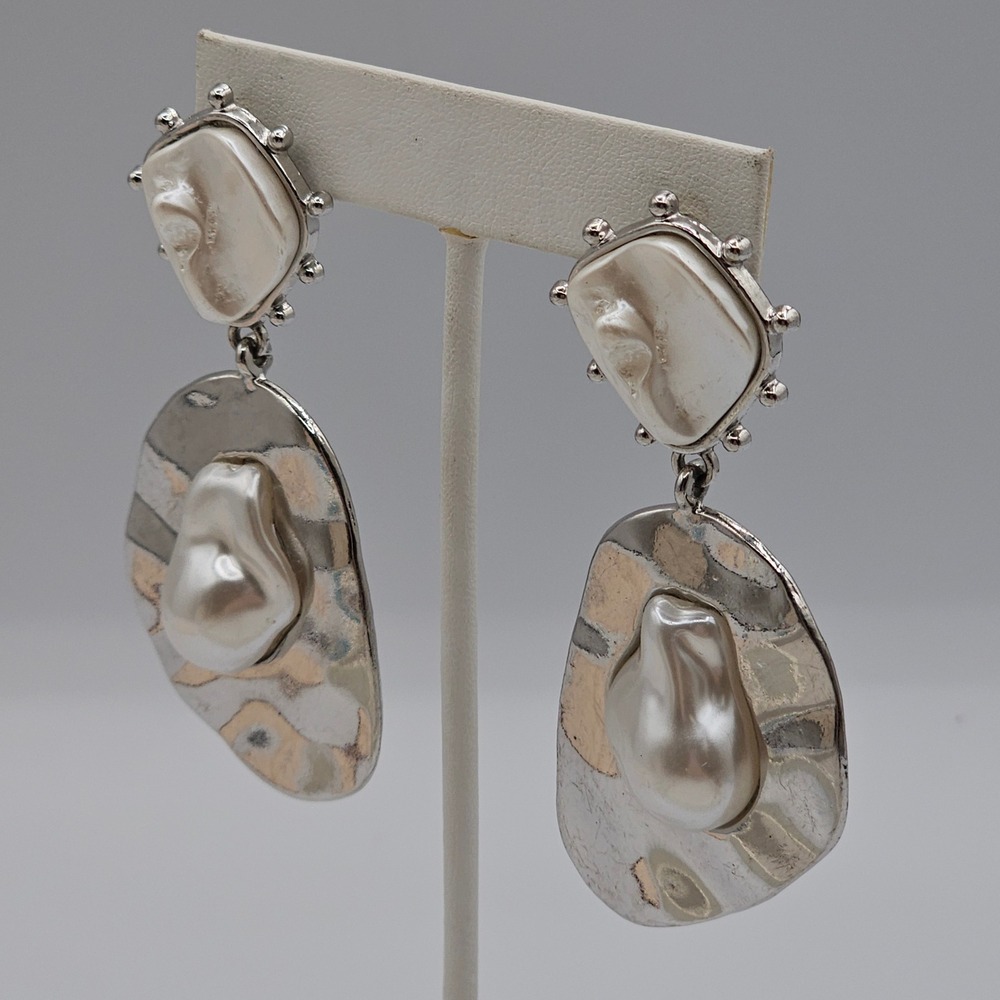 Silver Tone Earrings Baroque Simulated Pearl Hammered Metal Drop Modern - Picture 12 of 14